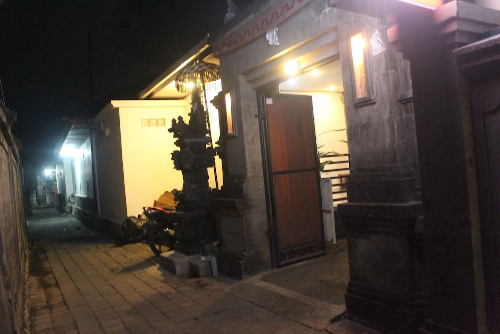 Letos Kubu Homestay in Kuta
