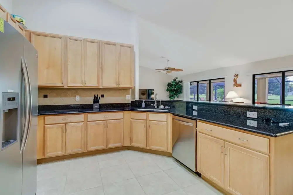 Коттедж в 1519 NW 31st Ave