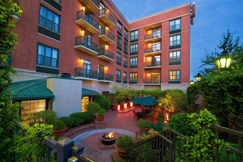Courtyard by Marriott Savannah Downtown/Historic District