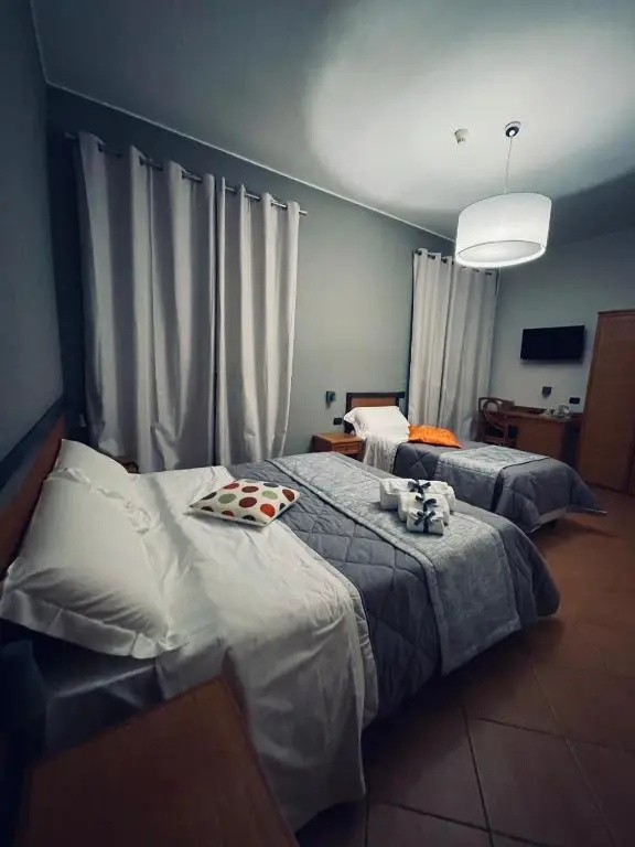 Standard Triple room