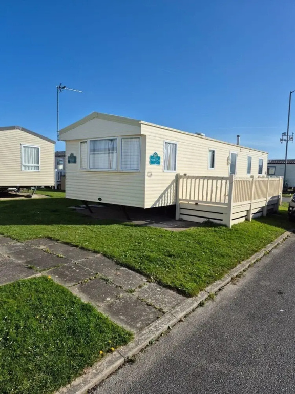 Robin Hood 3-bed Caravan, Sleeps 8, Pet Friendly