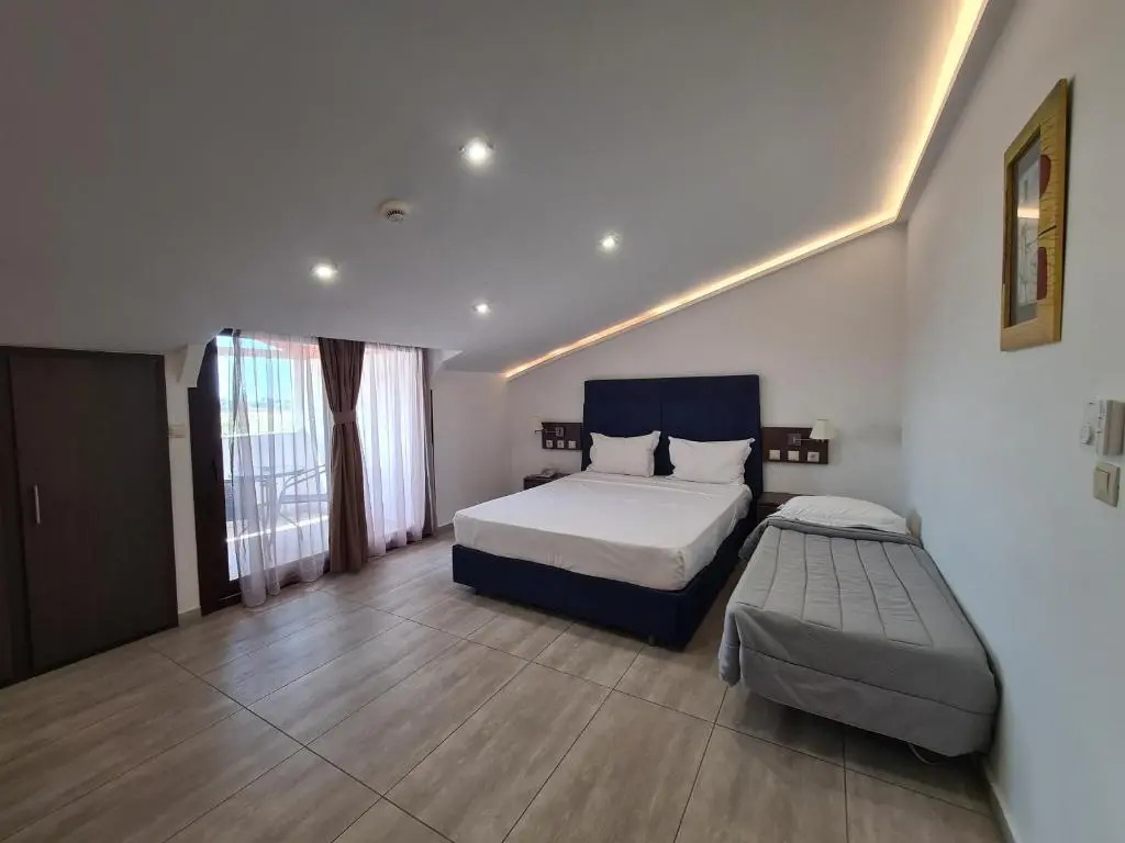 Deluxe Double room with balcony (full double bed)