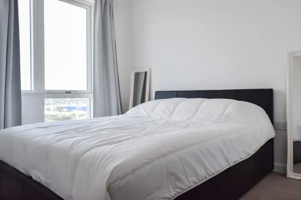 2 Bedroom Riverside Flat in Greenwich With Large Balcony