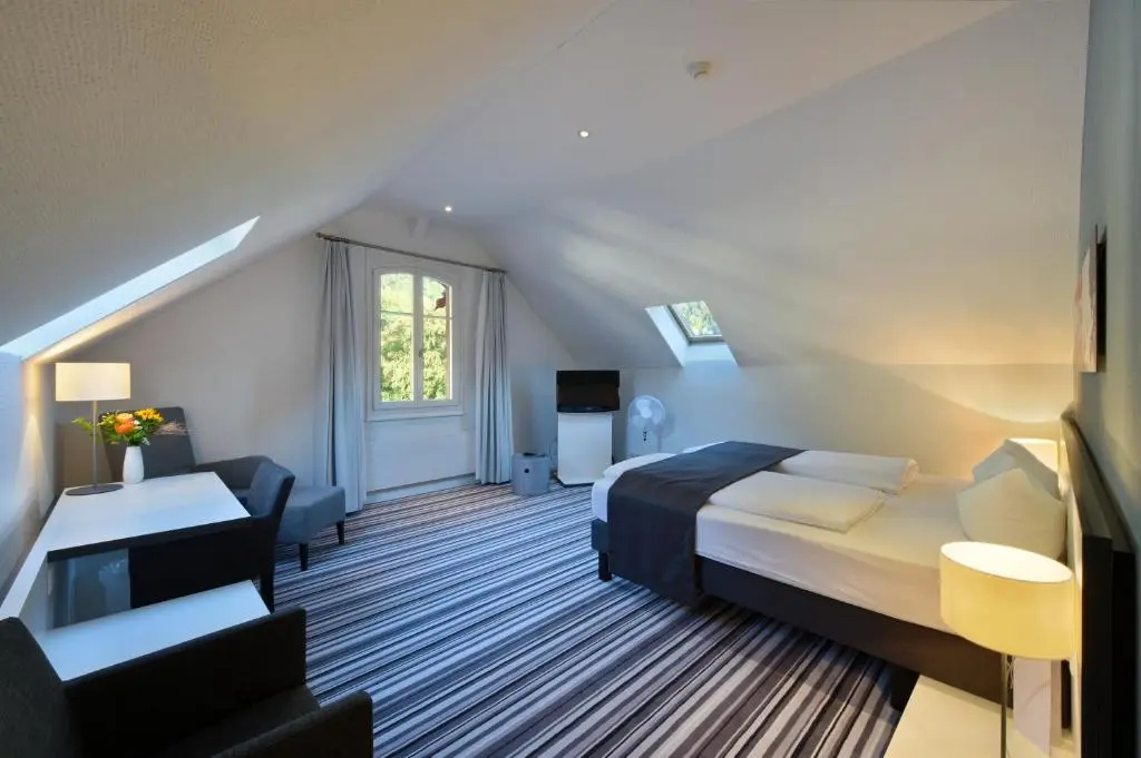 Suite with lake view