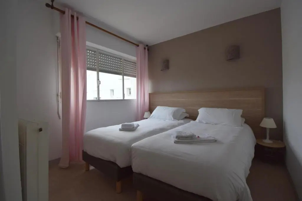 2 Bedrooms Apartment