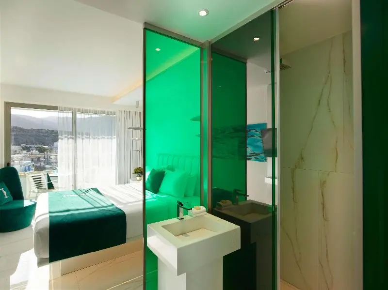 Deluxe Double room with balcony and with partial sea view (full double bed)