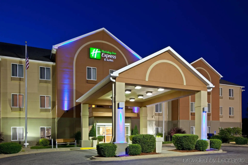 Holiday Inn Express Hotel & Suites Bedford by IHG