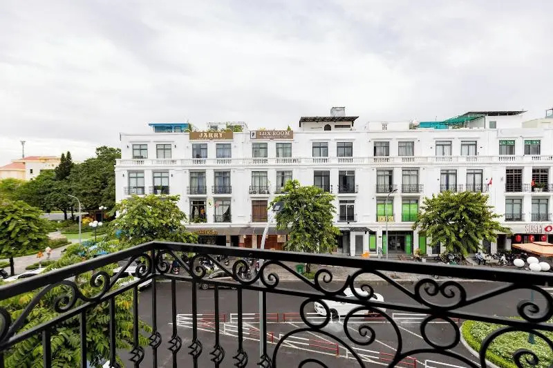Luxhome Mekong Hotel
