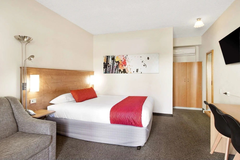 Deluxe Double room with balcony (full double bed)
