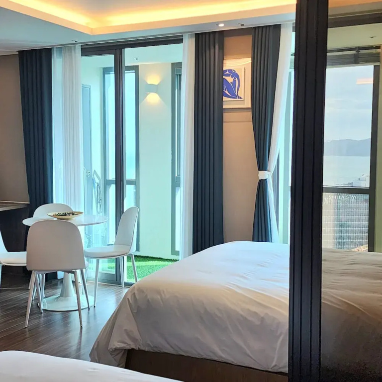 Family Suite with partial sea view