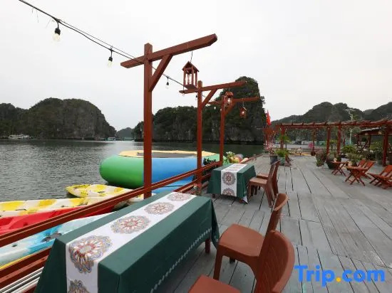 Cat Ba Fishing Village Bay House