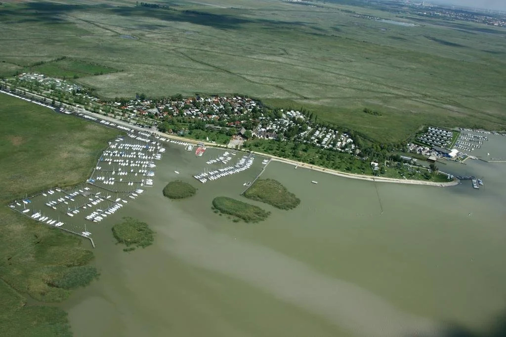 Beach & Waterfront