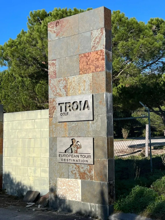 Tr ia Beach Pool Golf Villa