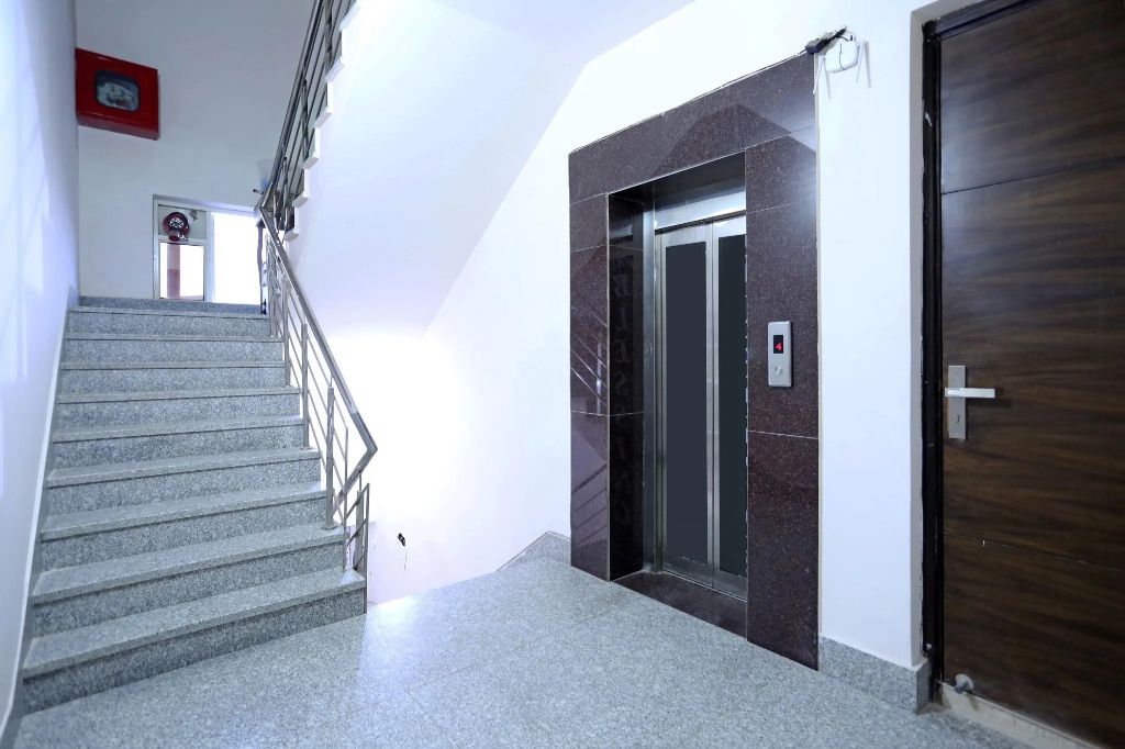 Lobby & Reception