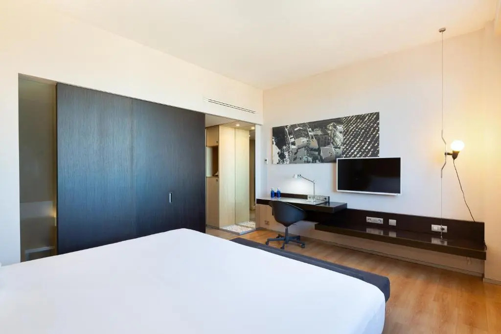 Deluxe Double room (full double bed)