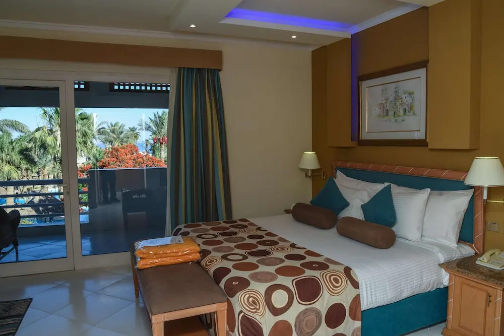 Двухместный номер Deluxe с видом на море двуспальная кровать в Pickalbatros Golf Beach Resort