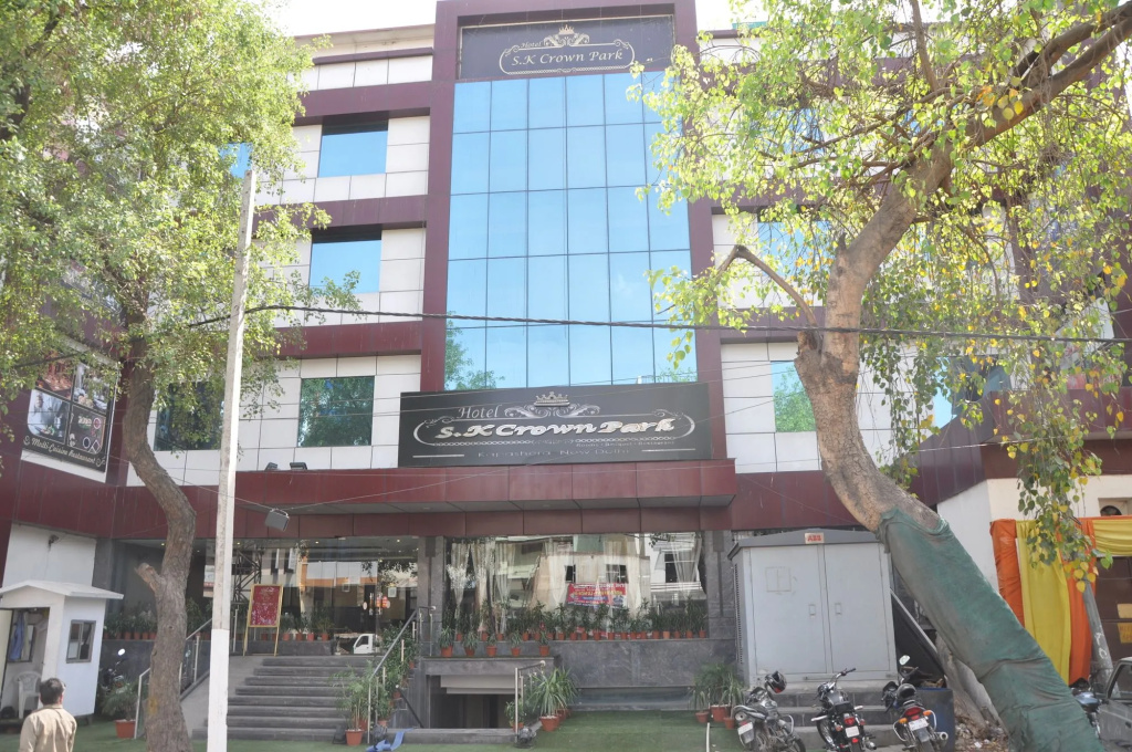 Hotel S K Crown Park