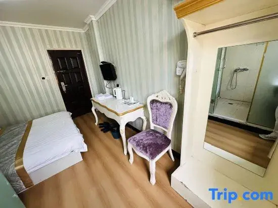 Deluxe Double room (full double bed)
