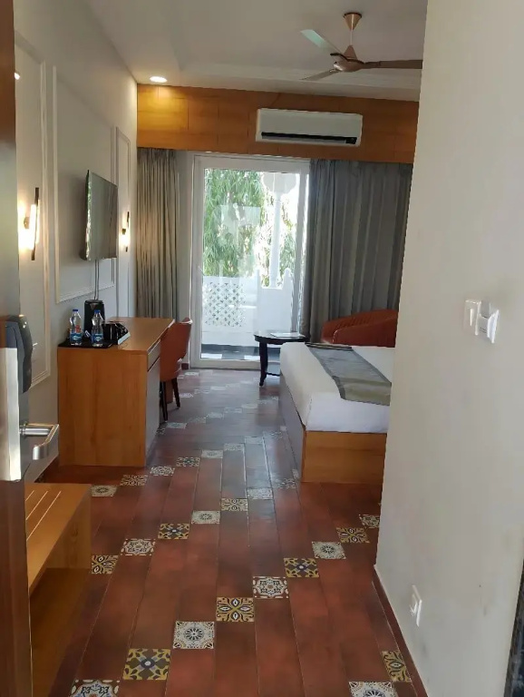 Executive Double room (full double bed)