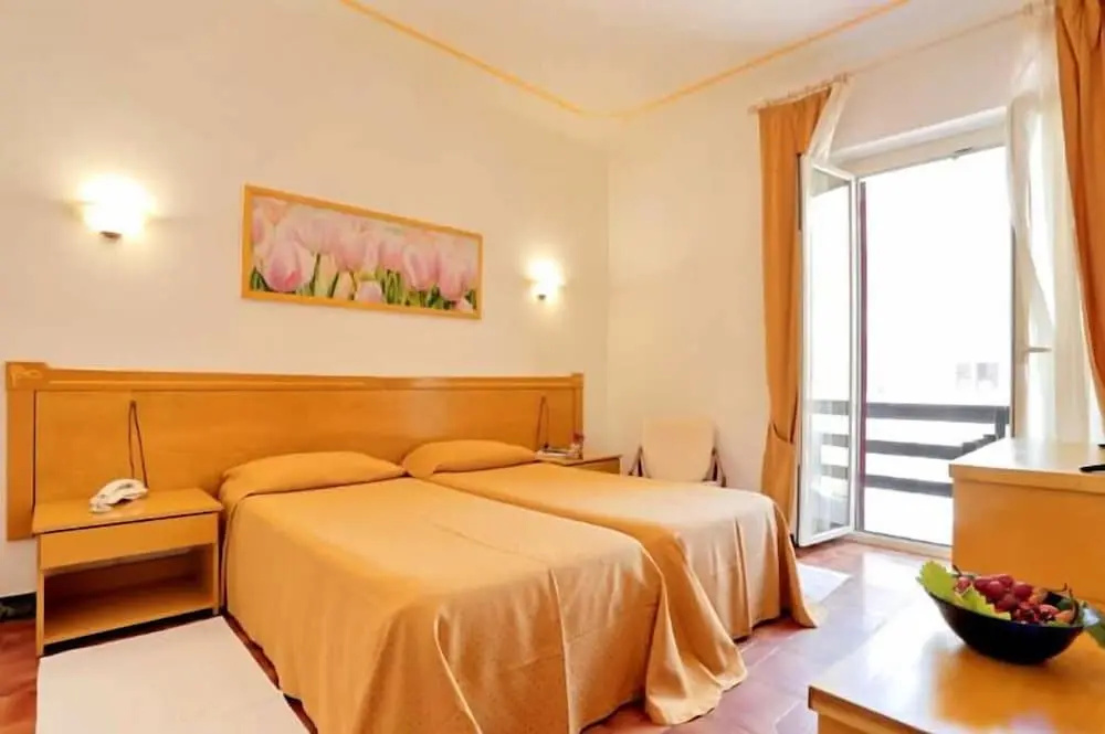 Standard Triple room with pool view