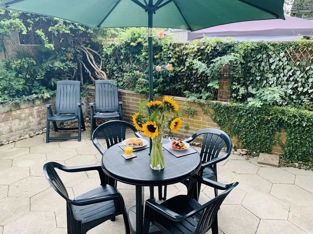 SA Today Farnham with Fibre Wi-Fi & Netflix