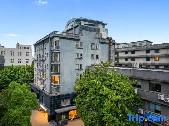 Rujia Superior Cloud Hotel (Wulin Square Shentangqiao Subway Station)