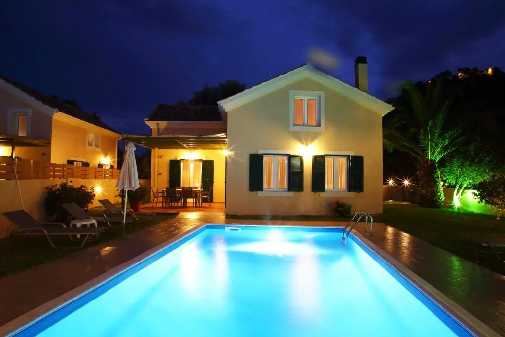2 Bedrooms Villa