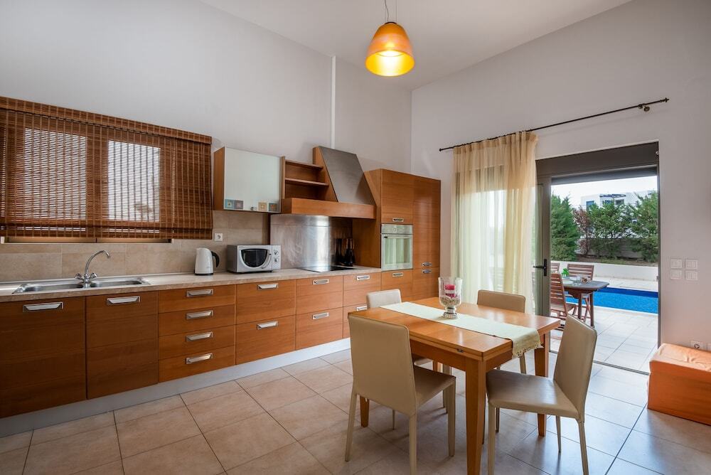 Blue Wave Villa 4 *