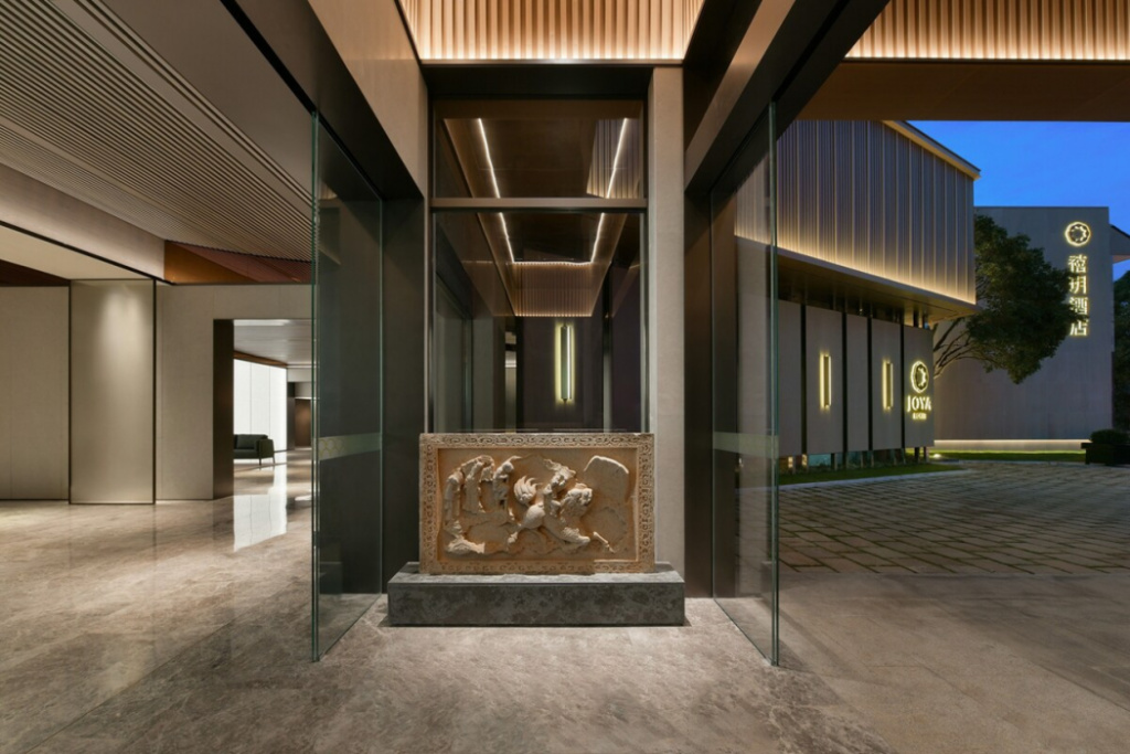 Lobby & Reception