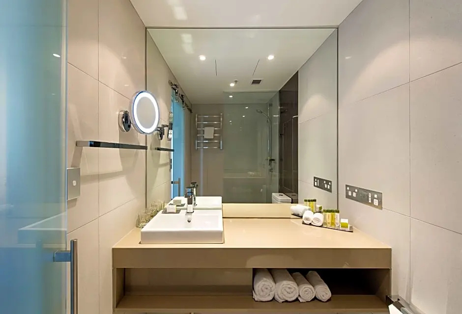 Deluxe Double room with harbour view (full double bed)