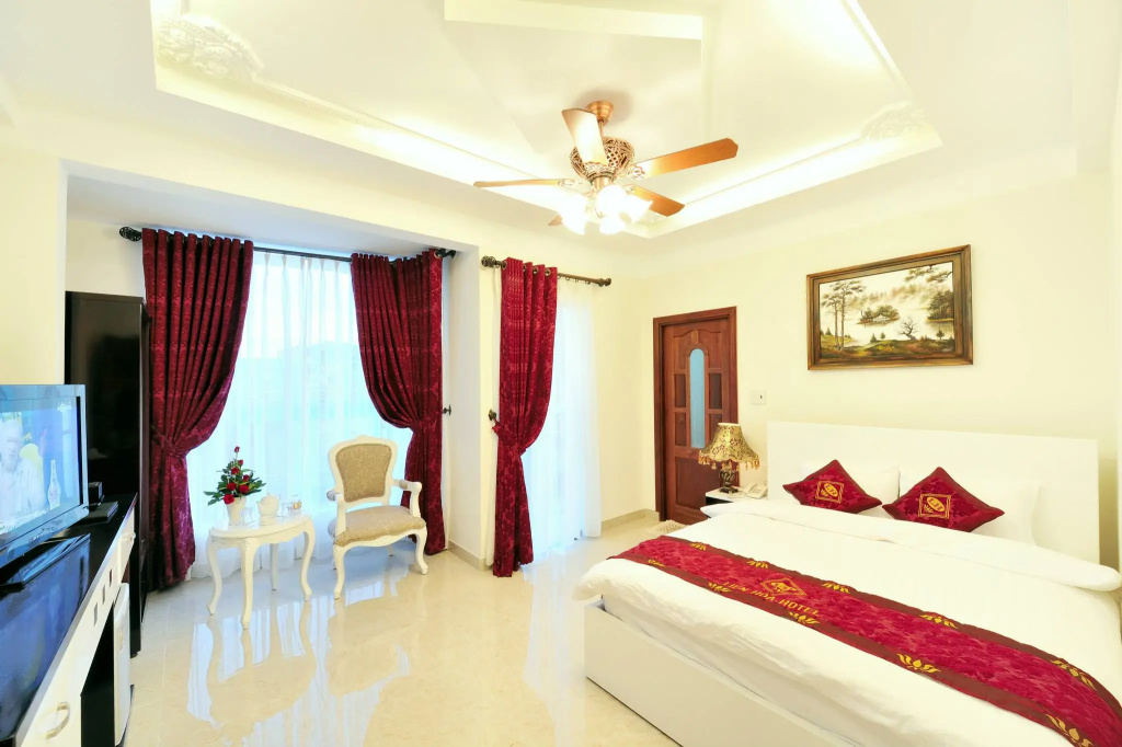 Standard Double room with city view (full double bed)