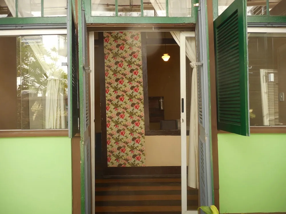 Comfort room