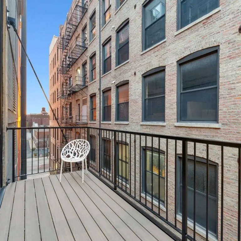 Chic River North Condo 2BR 2BA With Private Balcony