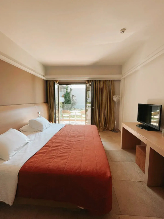 Suite with partial sea view