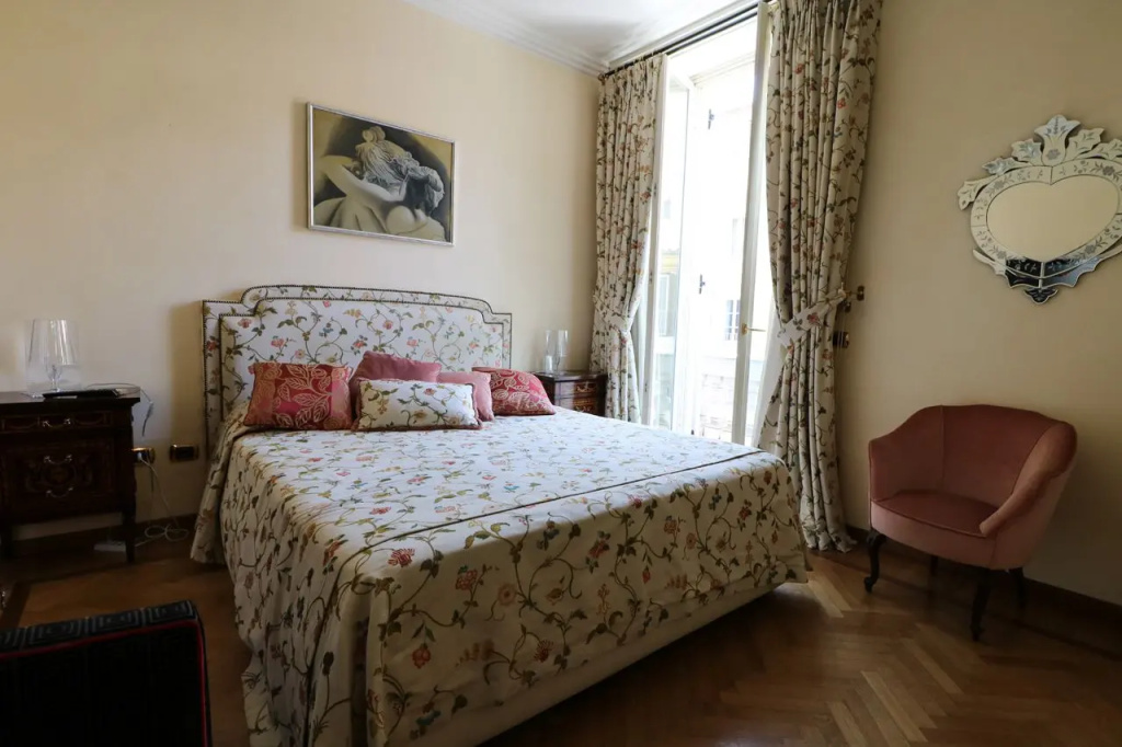 Apartment with balcony