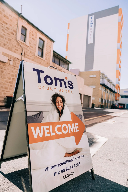 Tom's Court Hotel