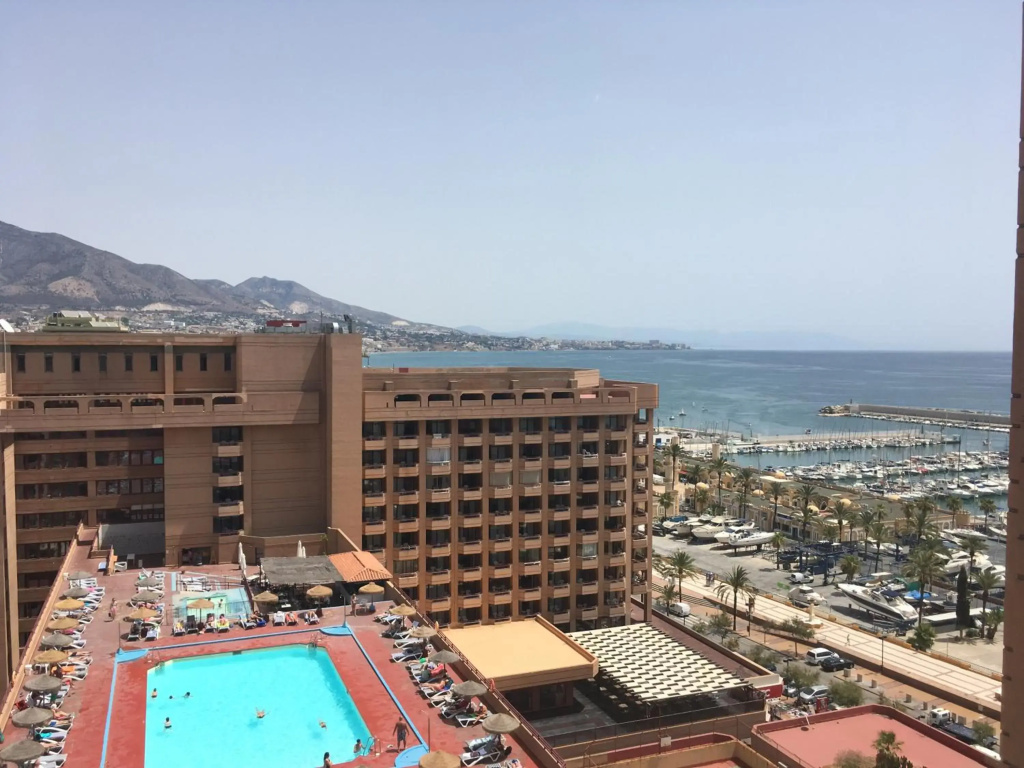 Apartamento Torre II Las Palmeras mit seitlichem Meerblick und Pool in Fuengirola