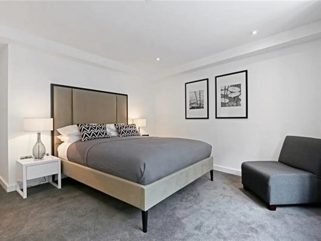 Fetter Lane by Skyline