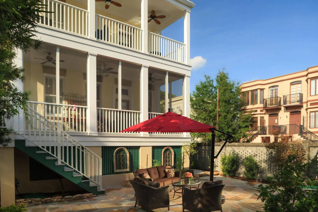 Azalea Inn and Villas
