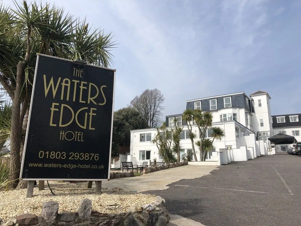 Waters Edge Hotel