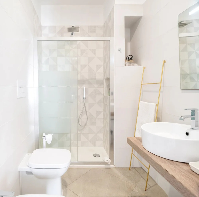 Deluxe Double room (full double bed)