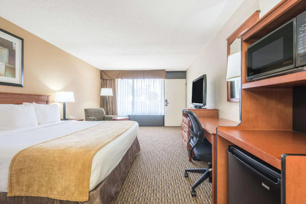 Standard Double room (full double bed)