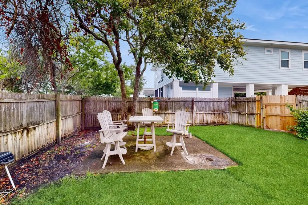 Sparkling Retreat Steps to Beach Fenced Backyard Snowbird Availability