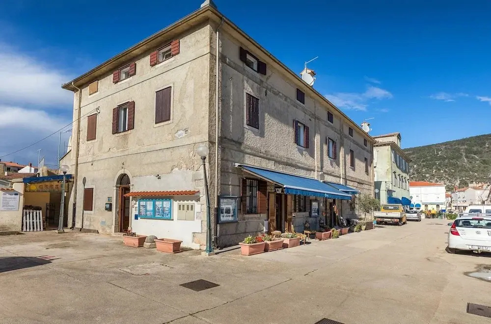 Apartment in Cres With Sea View and Old Town