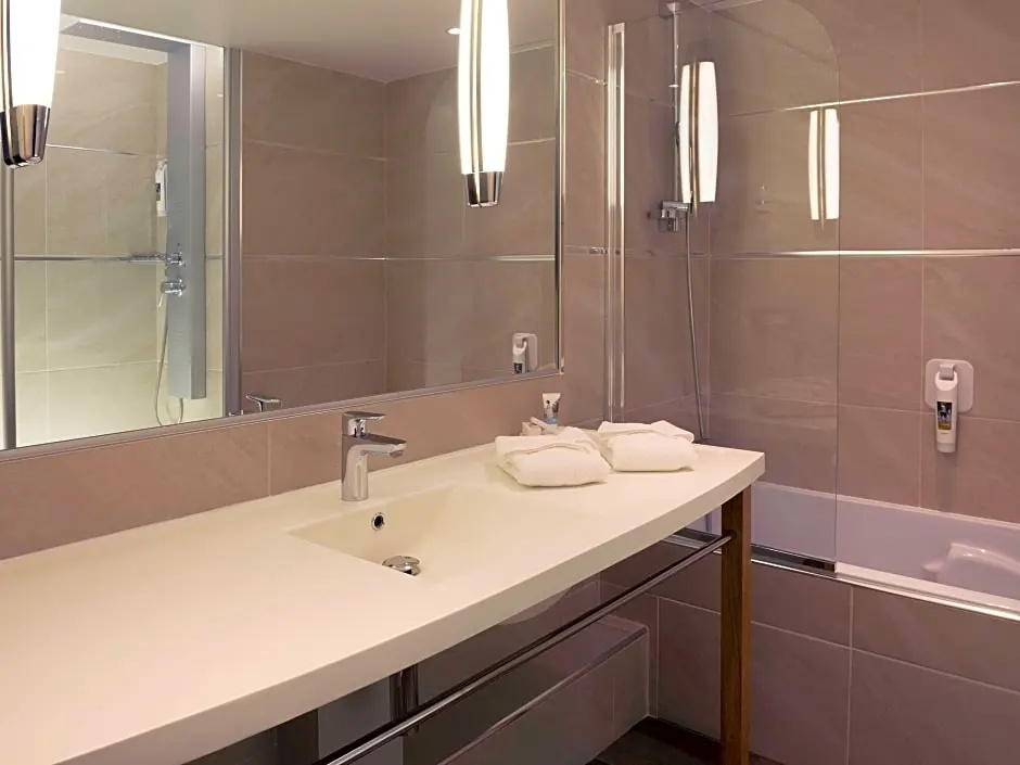Single Suite (single bed)