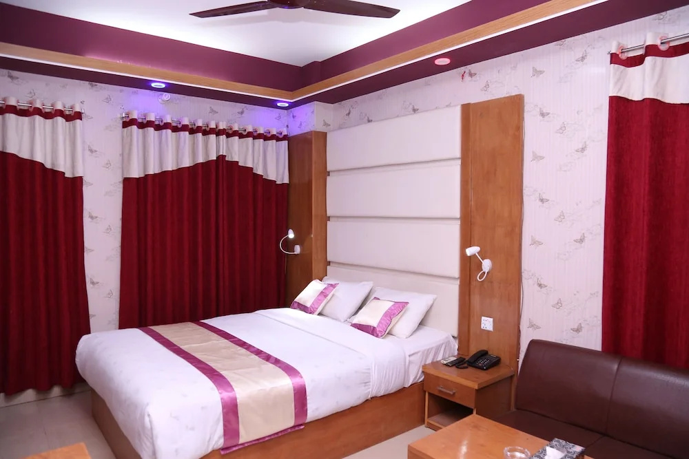 Deluxe Double room (full double bed)
