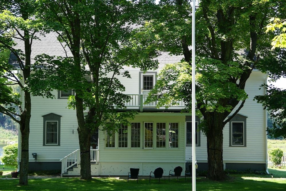 The Swan House
