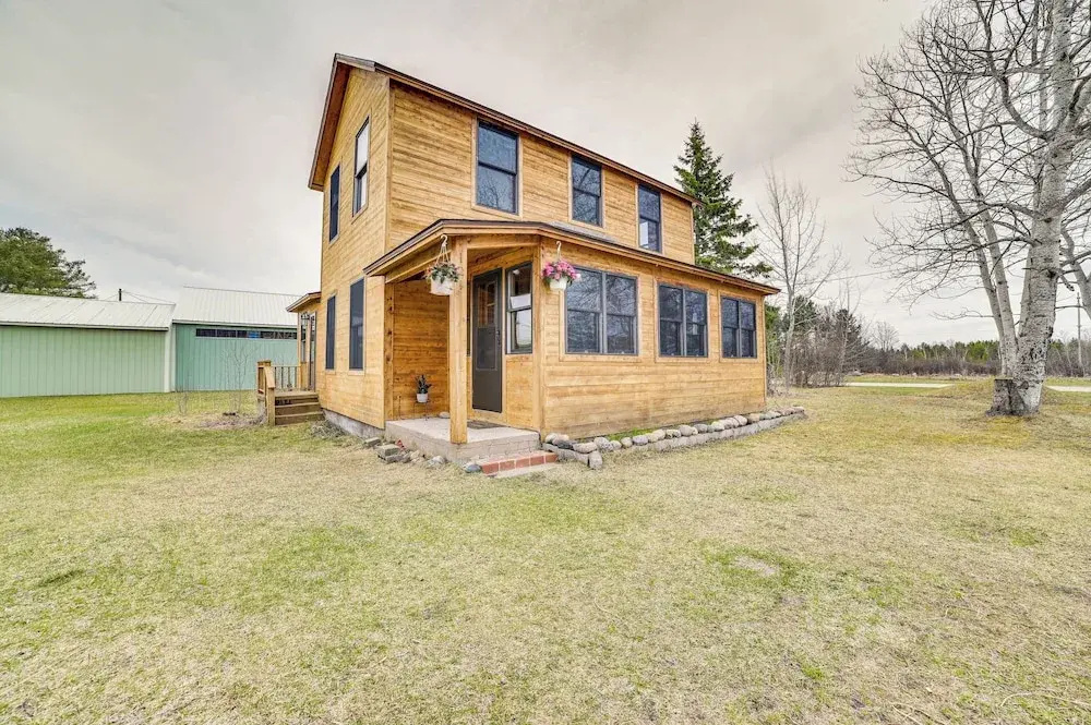 Snowmobiling Hub! Mackinaw City Home 3 Mi to Beach