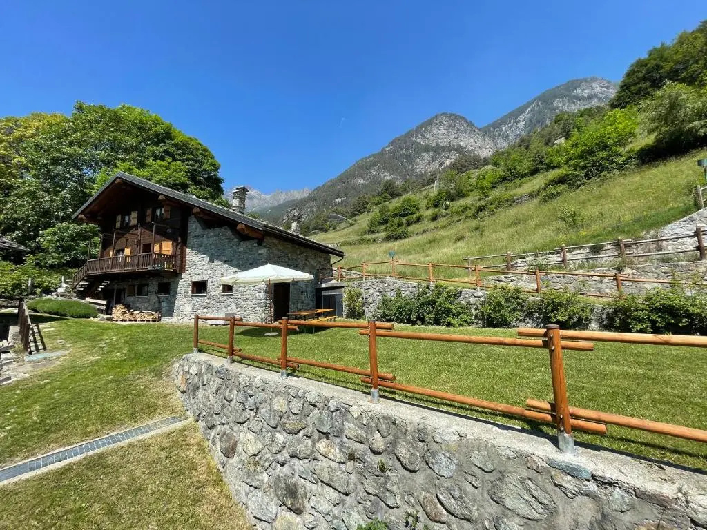 2 Bedrooms Chalet