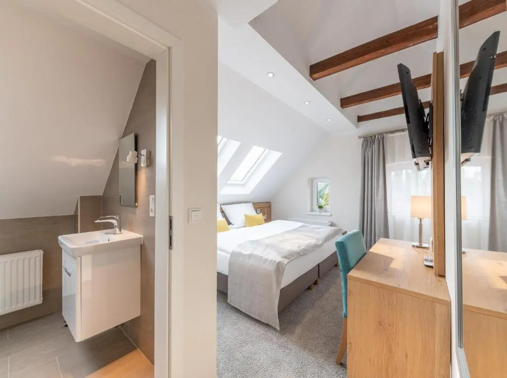 Standard Double room (full double bed)